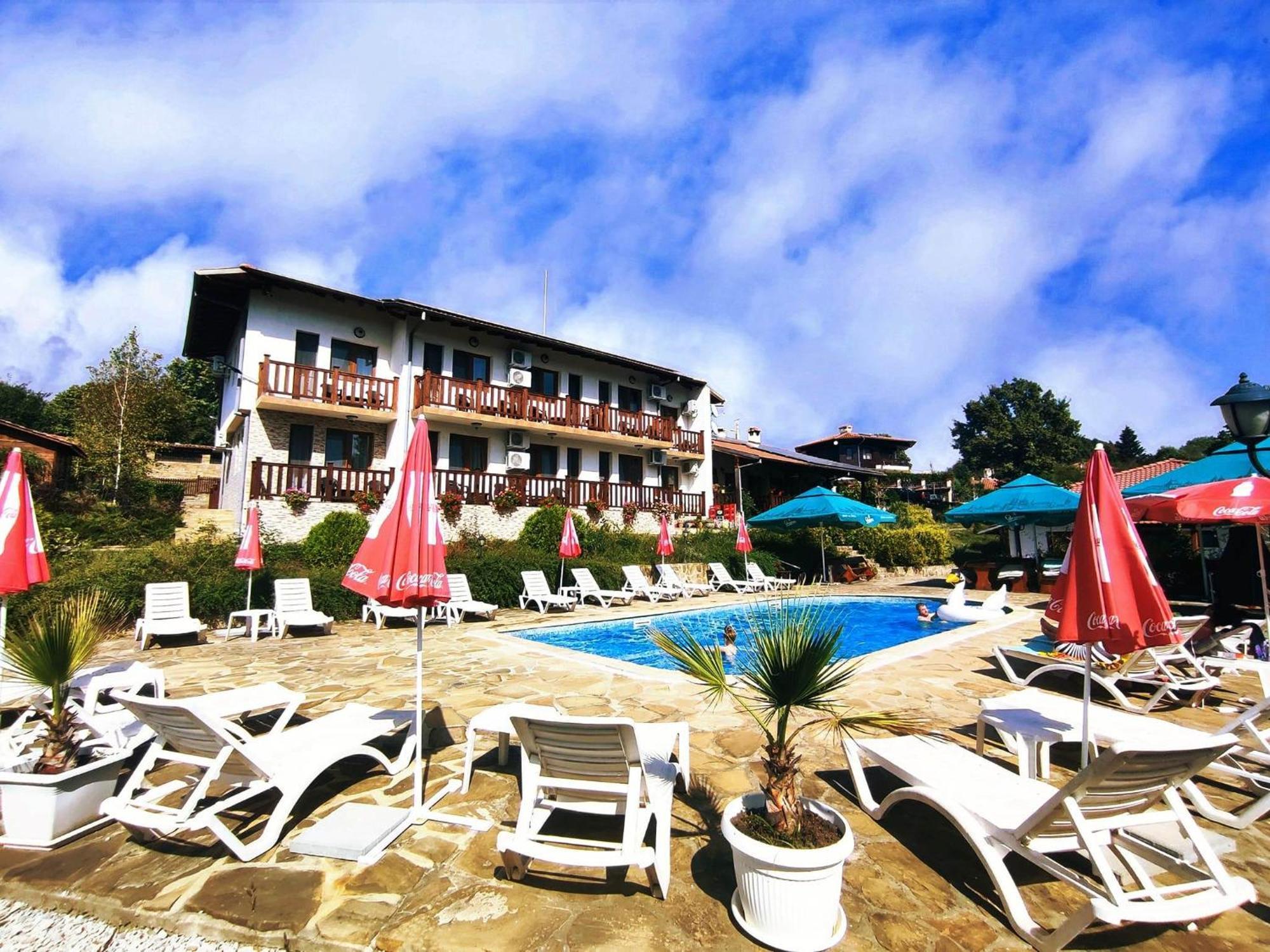 Family Complex Krisbo Hotel Donkovtsi Екстериор снимка