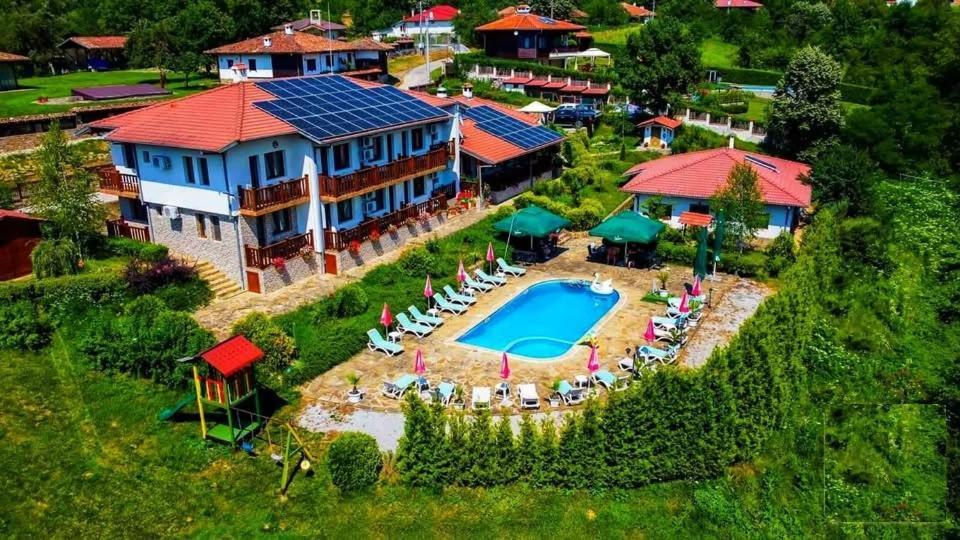 Family Complex Krisbo Hotel Donkovtsi Екстериор снимка