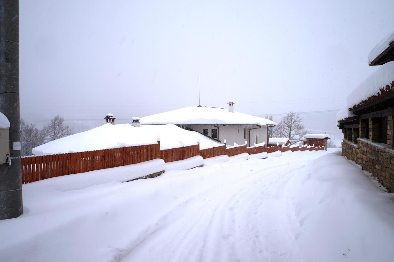 Family Complex Krisbo Hotel Donkovtsi Екстериор снимка