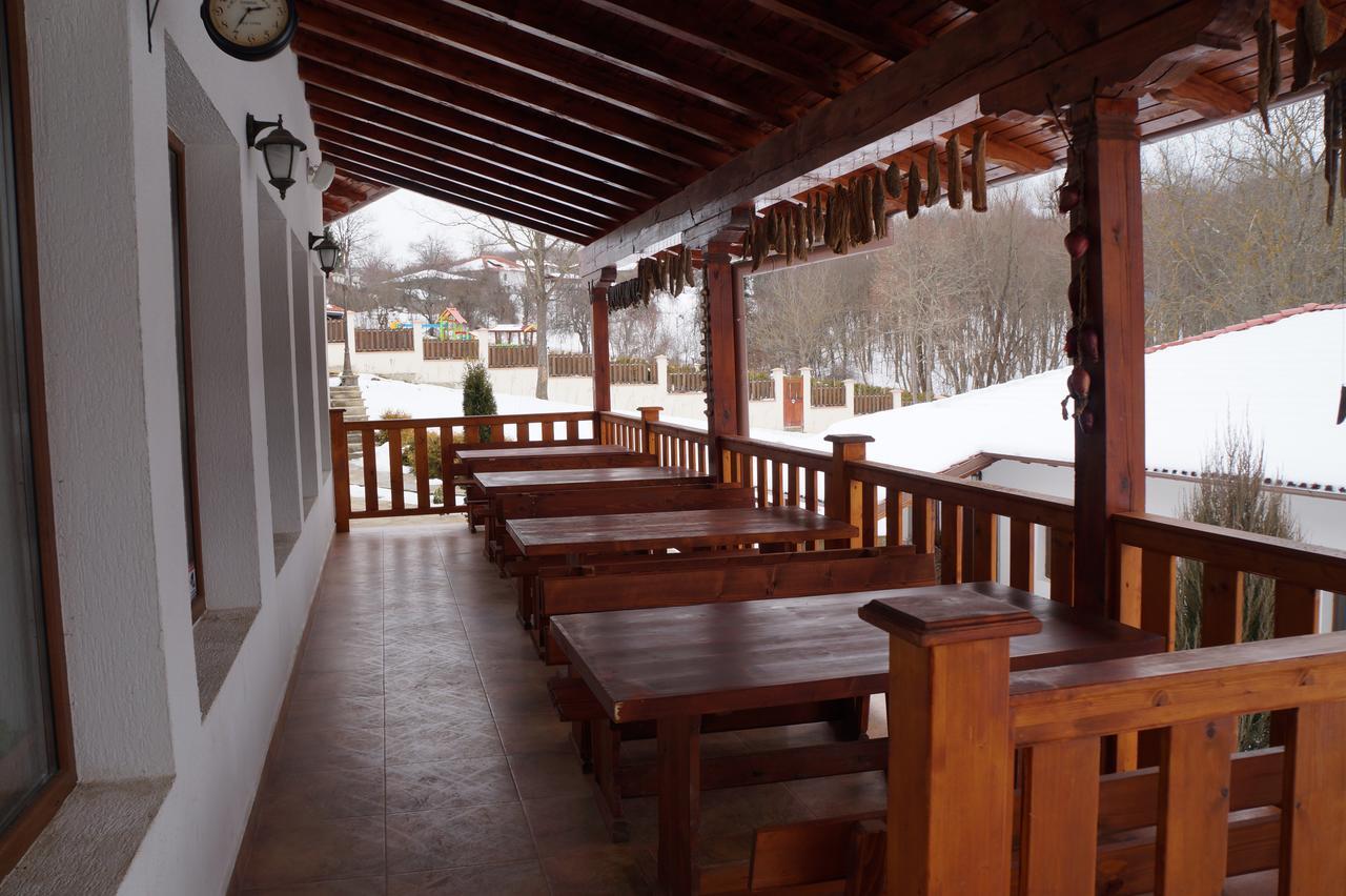 Family Complex Krisbo Hotel Donkovtsi Екстериор снимка