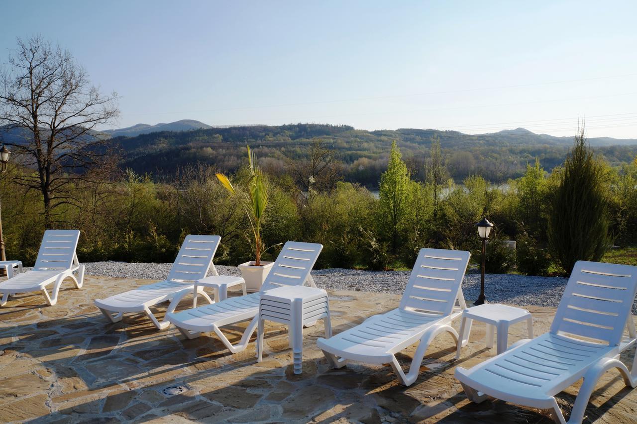 Family Complex Krisbo Hotel Donkovtsi Екстериор снимка
