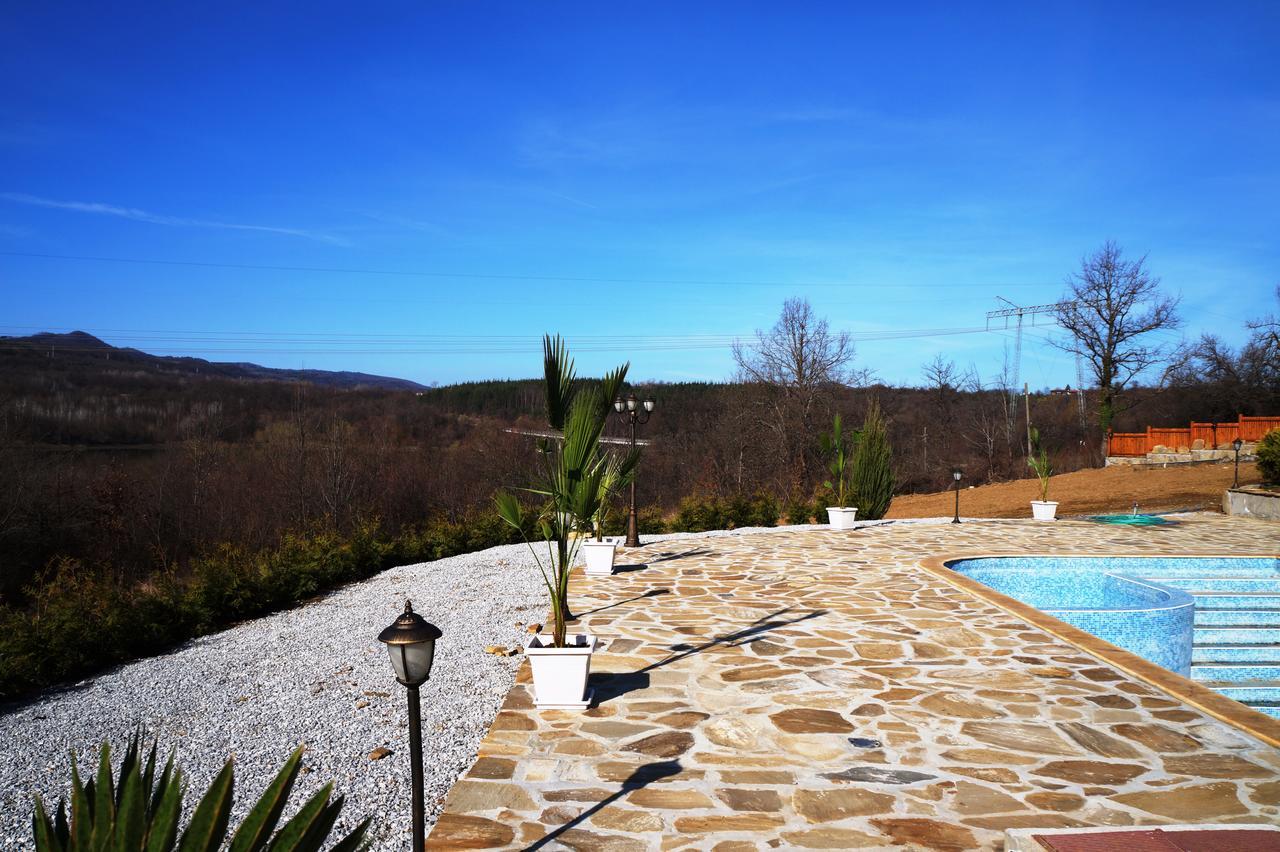 Family Complex Krisbo Hotel Donkovtsi Екстериор снимка