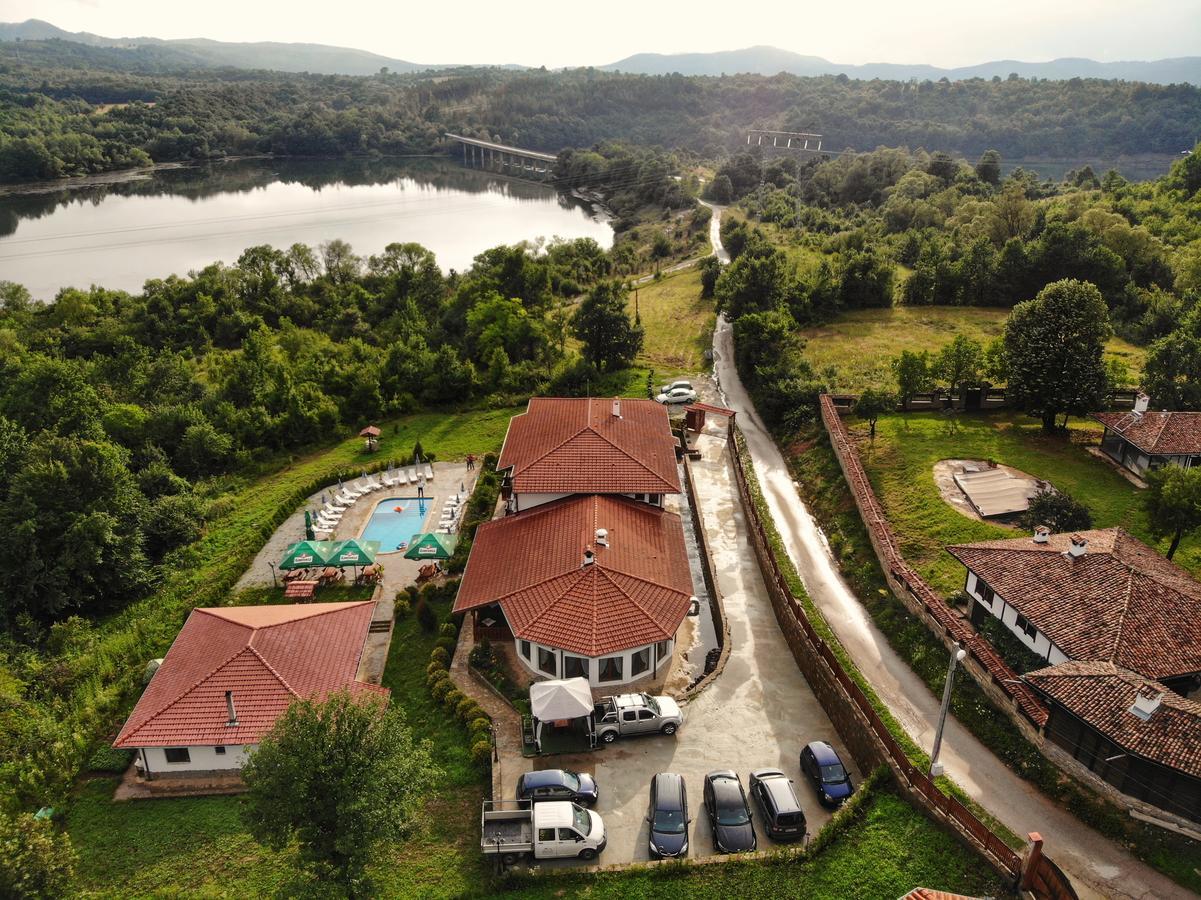 Family Complex Krisbo Hotel Donkovtsi Екстериор снимка