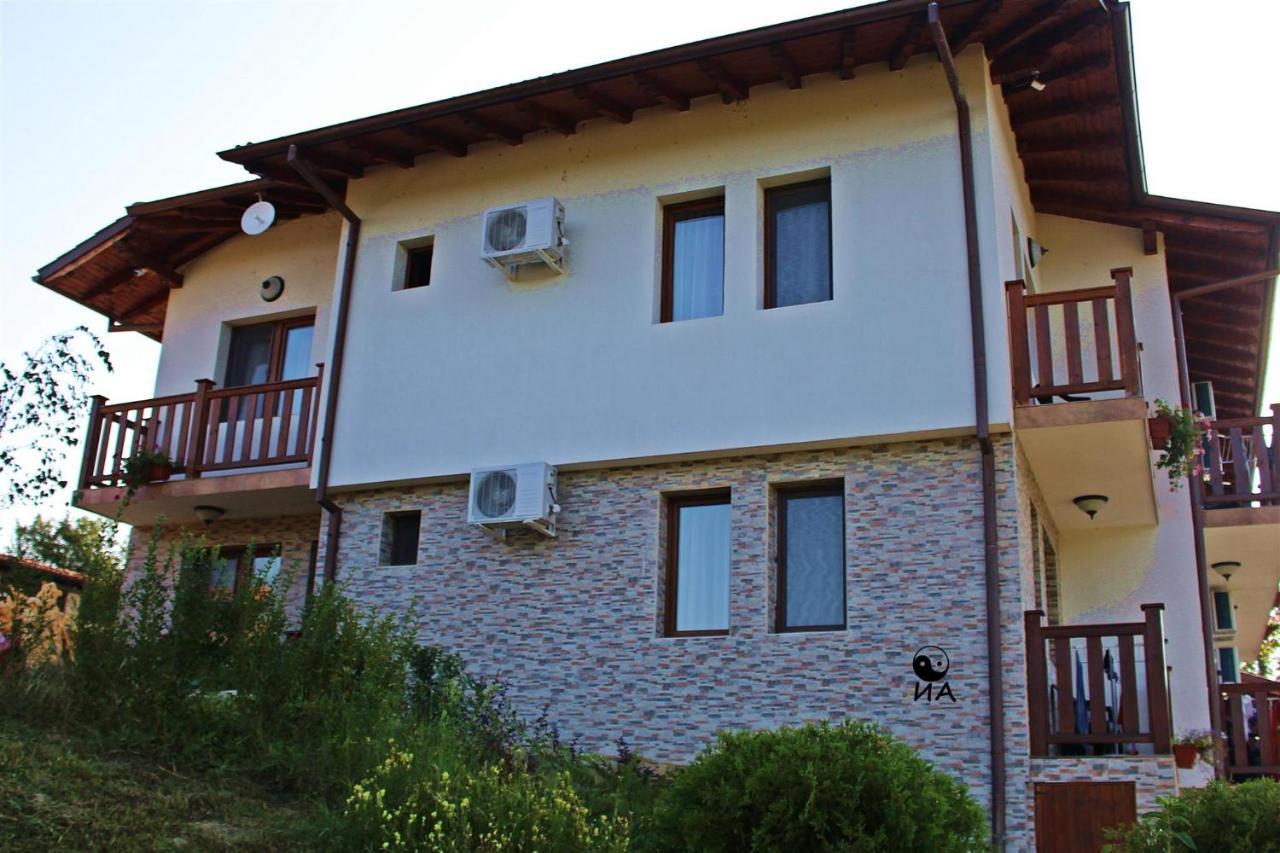 Family Complex Krisbo Hotel Donkovtsi Екстериор снимка
