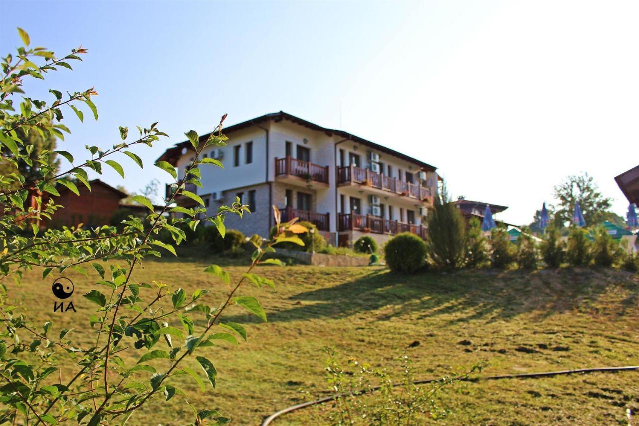 Family Complex Krisbo Hotel Donkovtsi Екстериор снимка