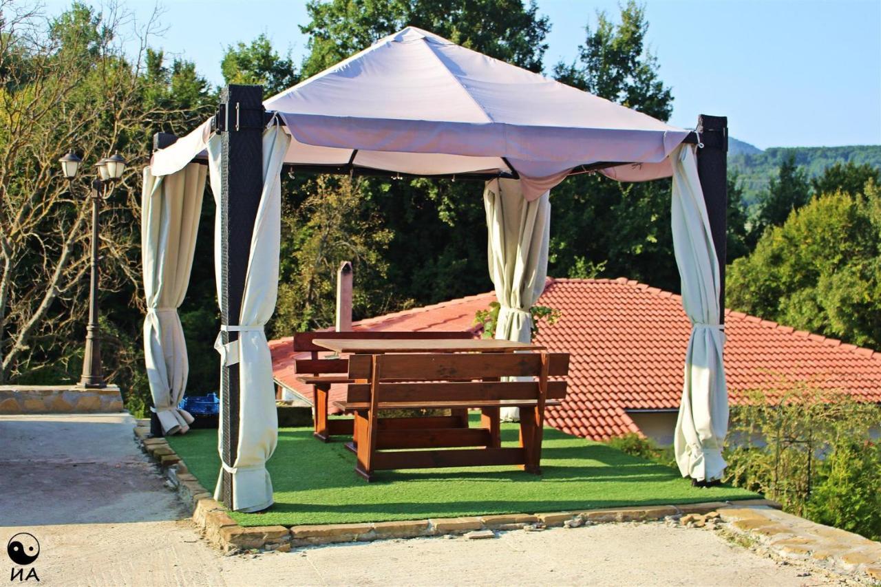 Family Complex Krisbo Hotel Donkovtsi Екстериор снимка