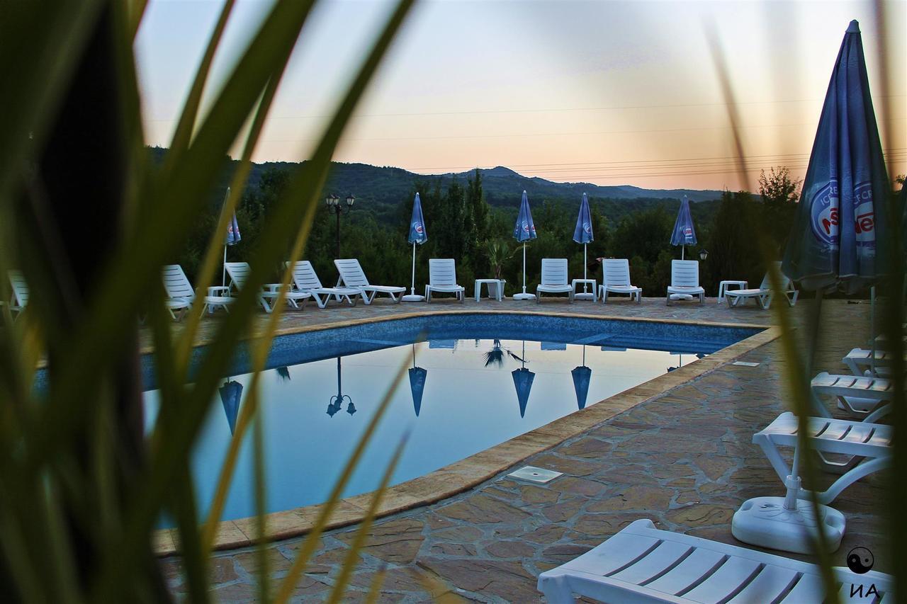 Family Complex Krisbo Hotel Donkovtsi Екстериор снимка