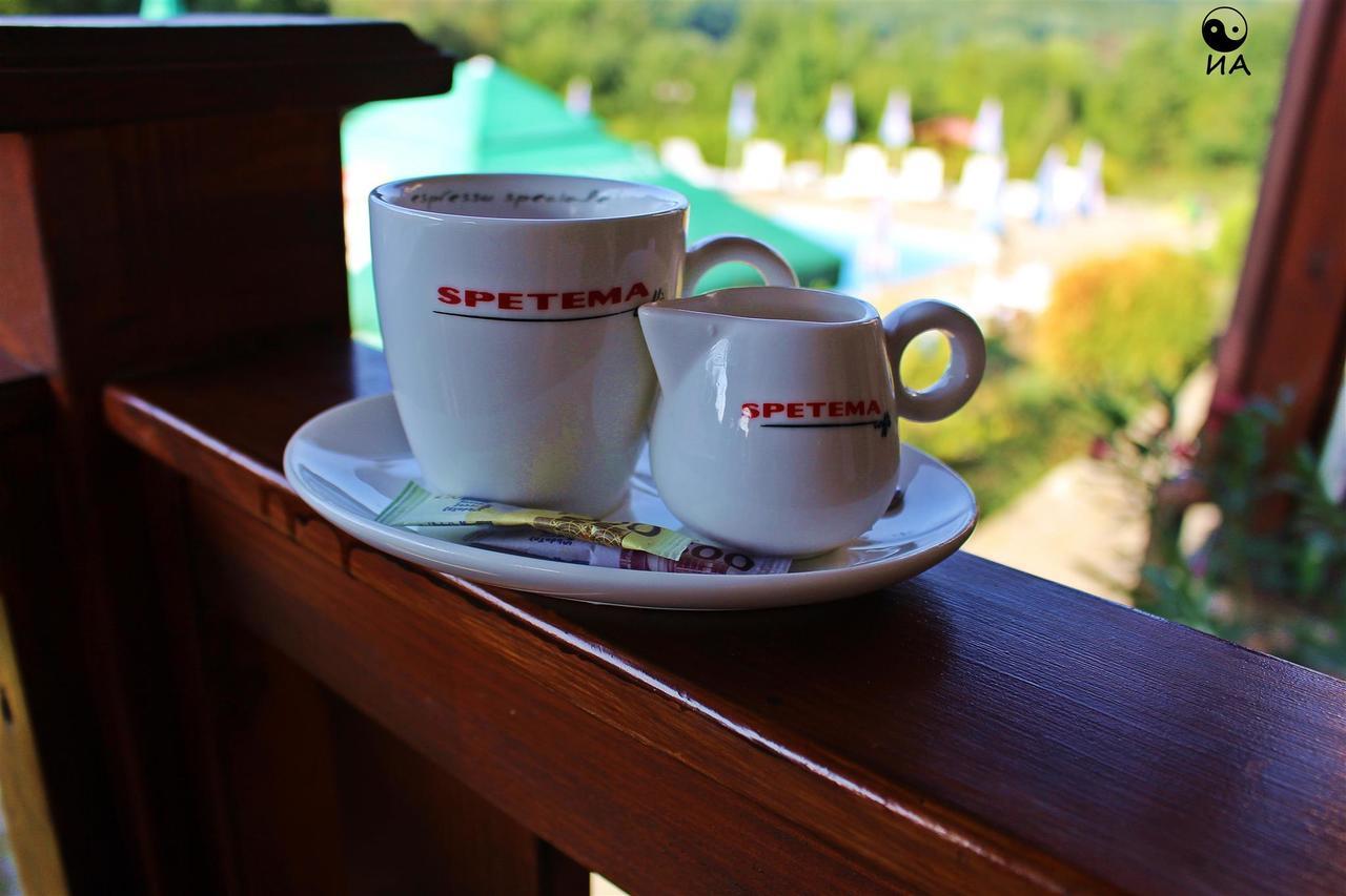 Family Complex Krisbo Hotel Donkovtsi Екстериор снимка