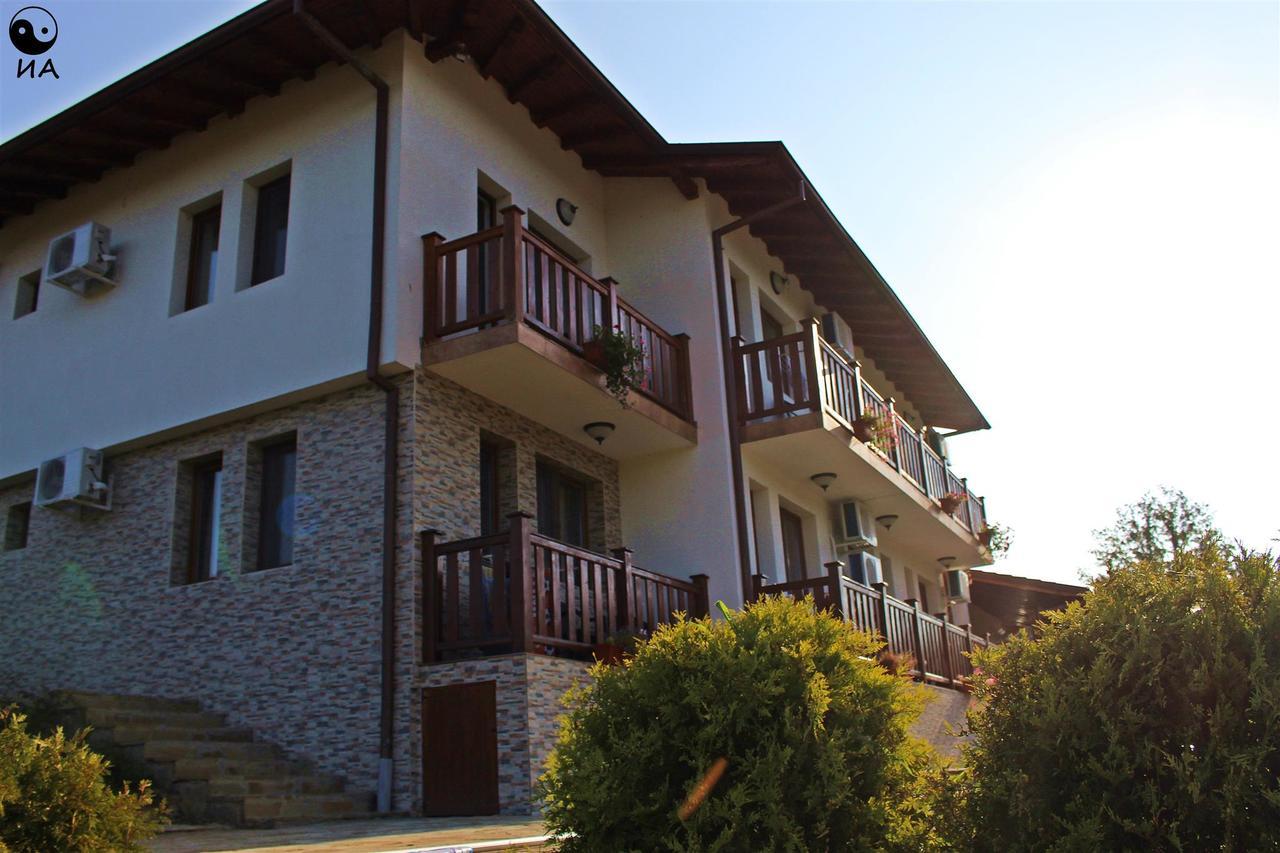 Family Complex Krisbo Hotel Donkovtsi Екстериор снимка