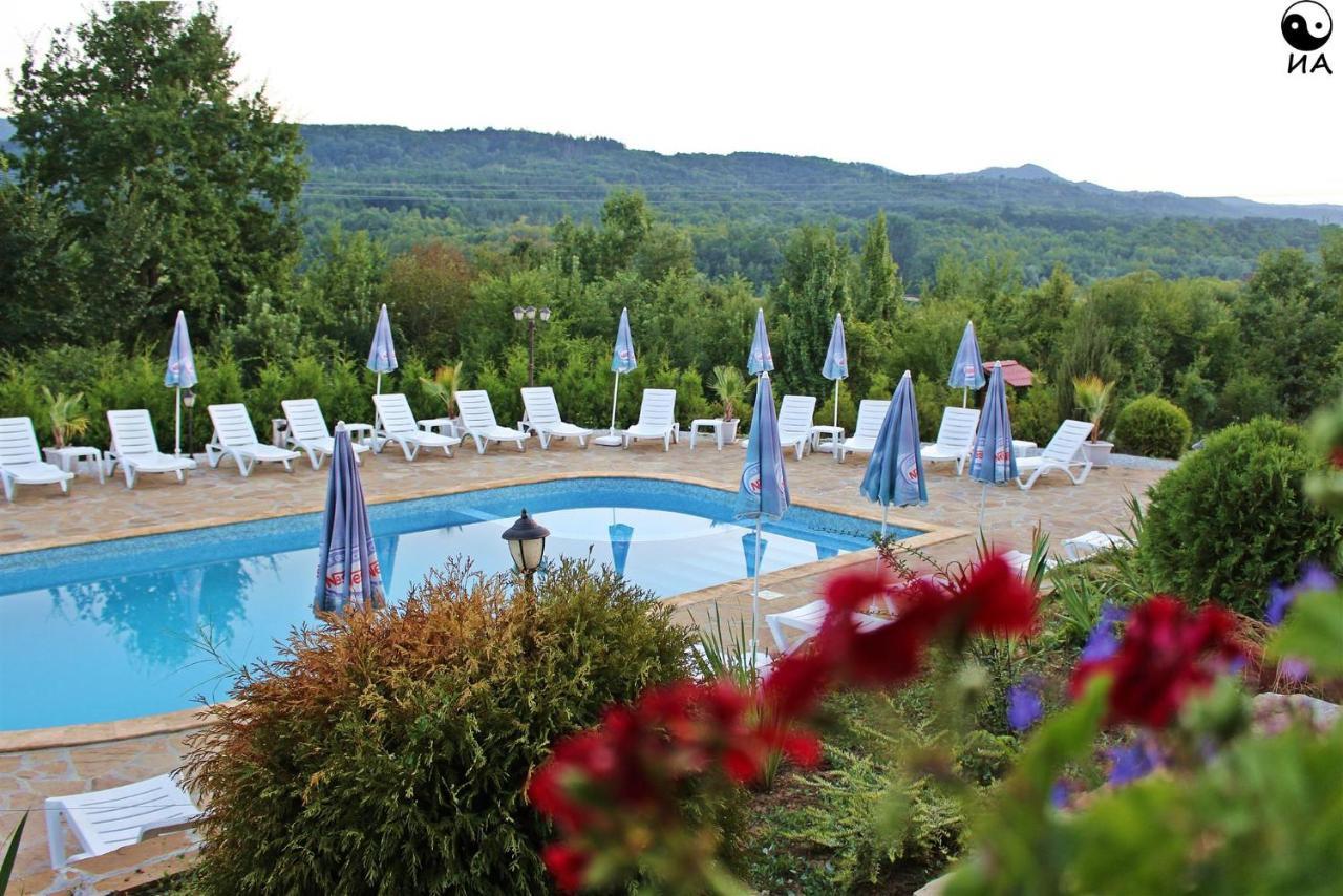 Family Complex Krisbo Hotel Donkovtsi Екстериор снимка