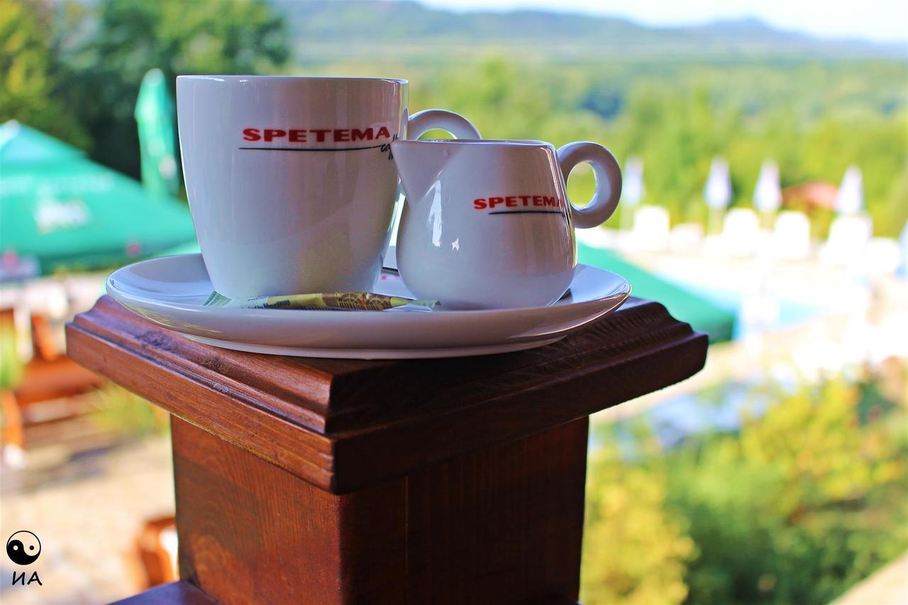 Family Complex Krisbo Hotel Donkovtsi Екстериор снимка