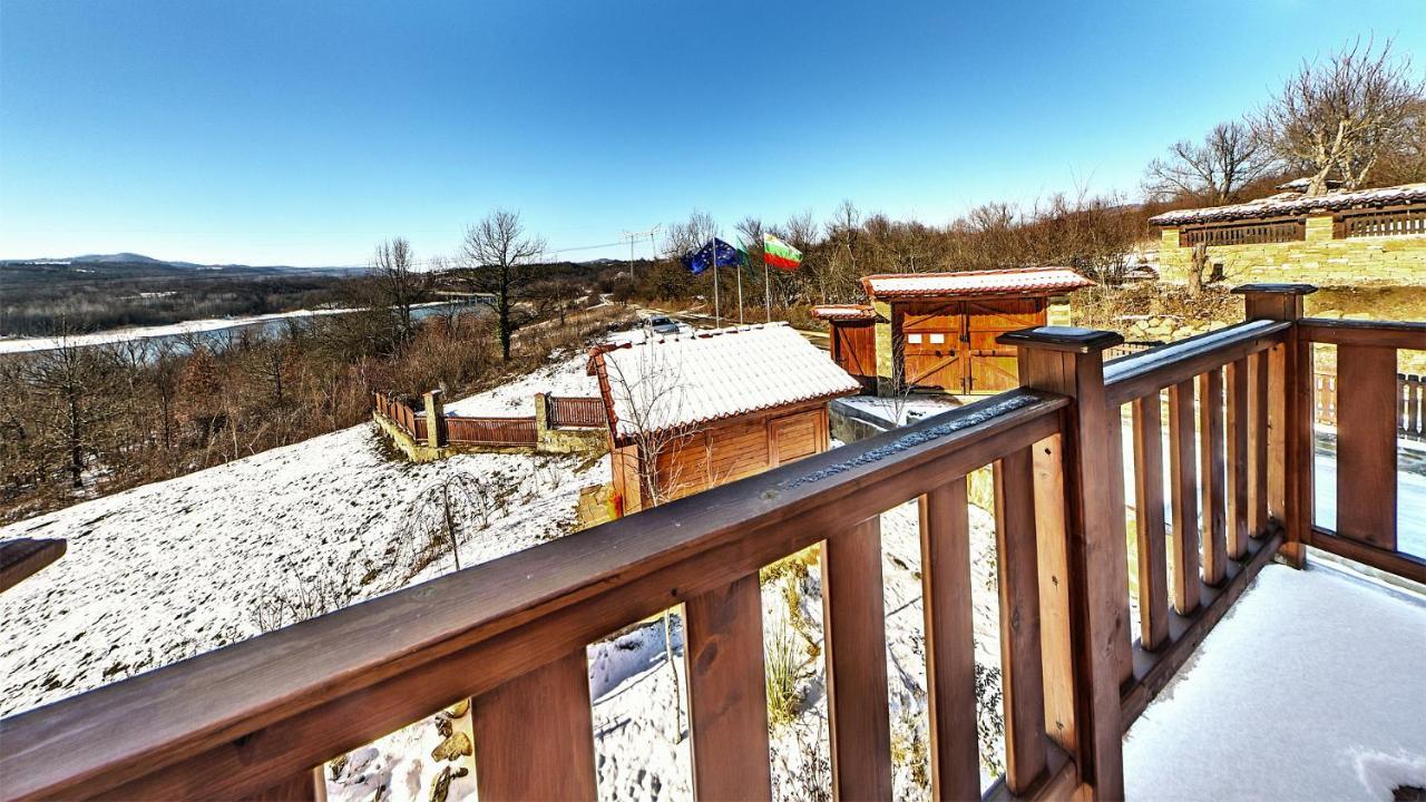 Family Complex Krisbo Hotel Donkovtsi Екстериор снимка